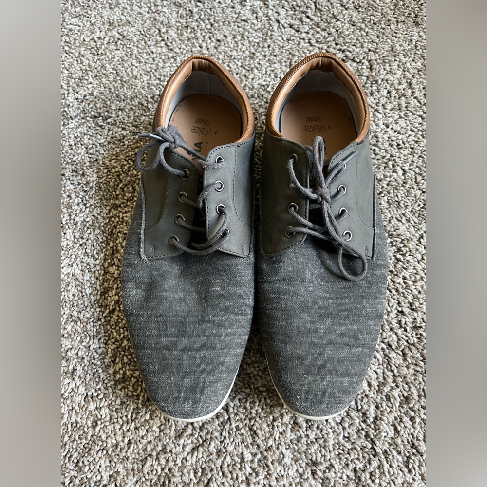 Men’s Sonoma size 10 casual shoe.